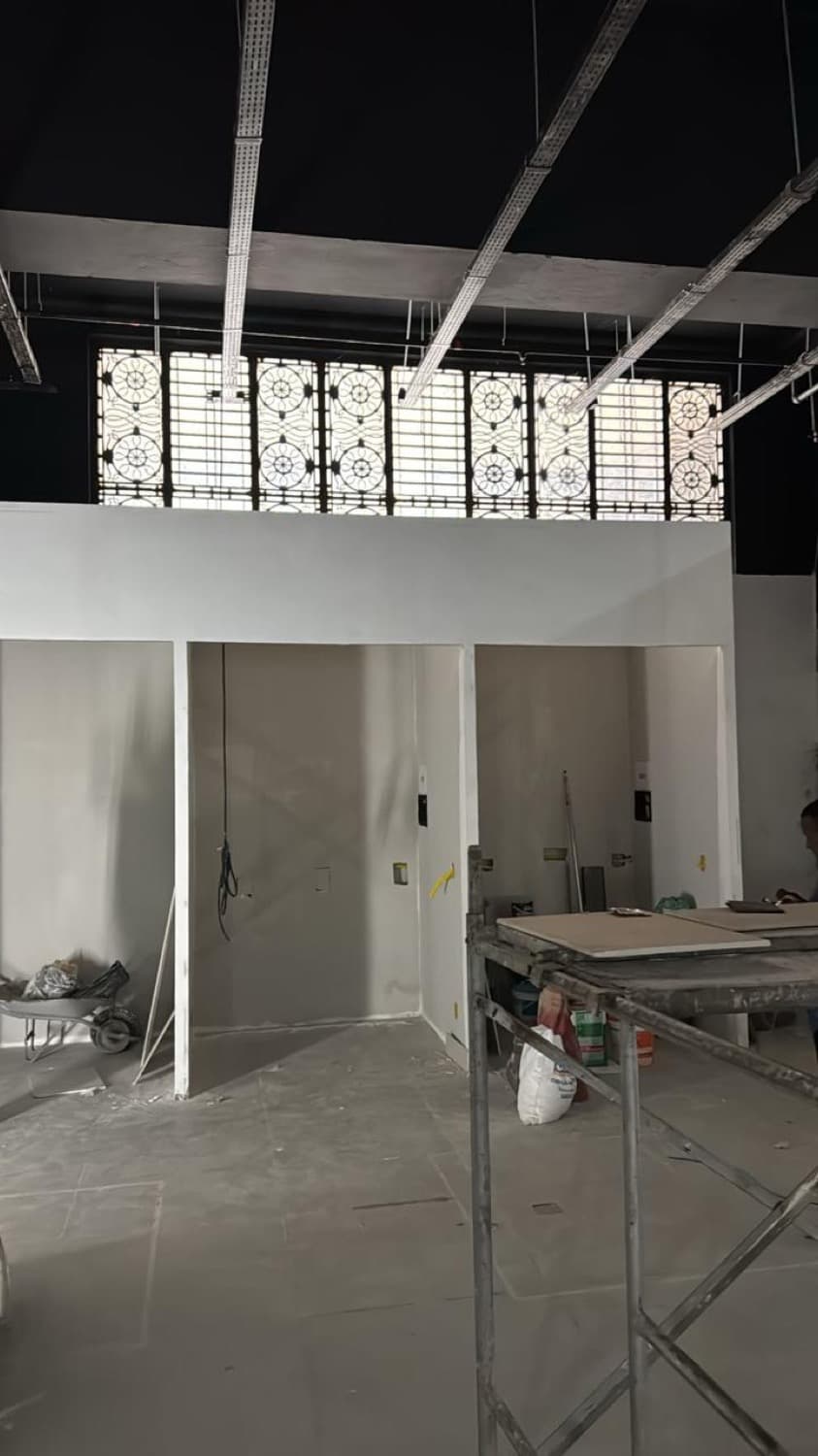 A obra junto ao patrimônio histórico da estação
