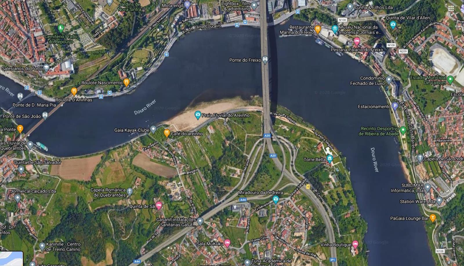 Vista aérea da propriedade na margem do Rio Douro